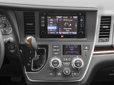 2017 Toyota Sienna XLE Auto Access Seat