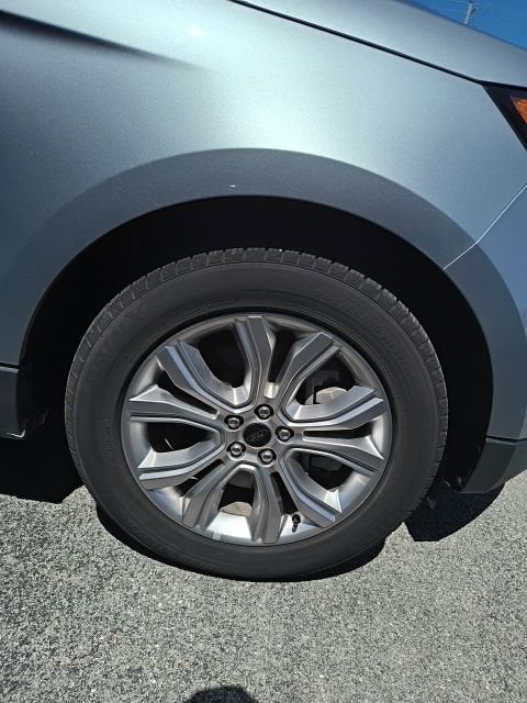2023 Ford Edge Titanium