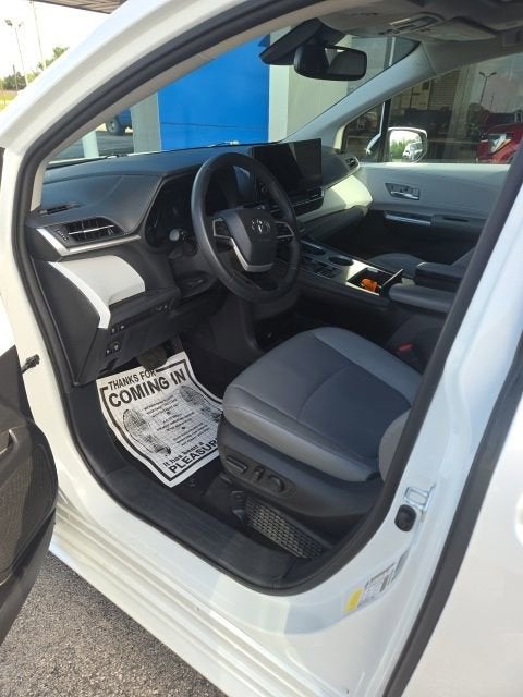 2025 Toyota Sienna XLE