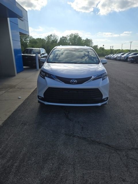 2025 Toyota Sienna XLE