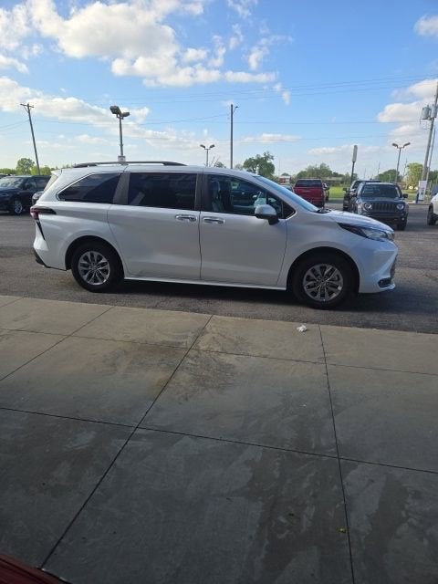 2025 Toyota Sienna XLE