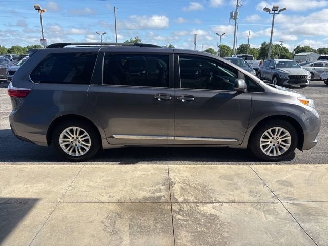 2017 Toyota Sienna XLE 8 Passenger
