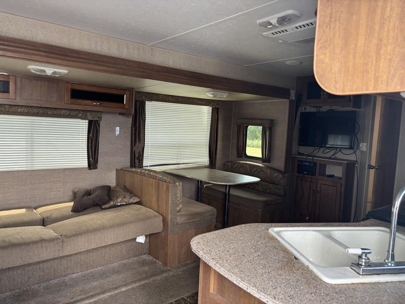 2015 COACHMAN CAMPER Base