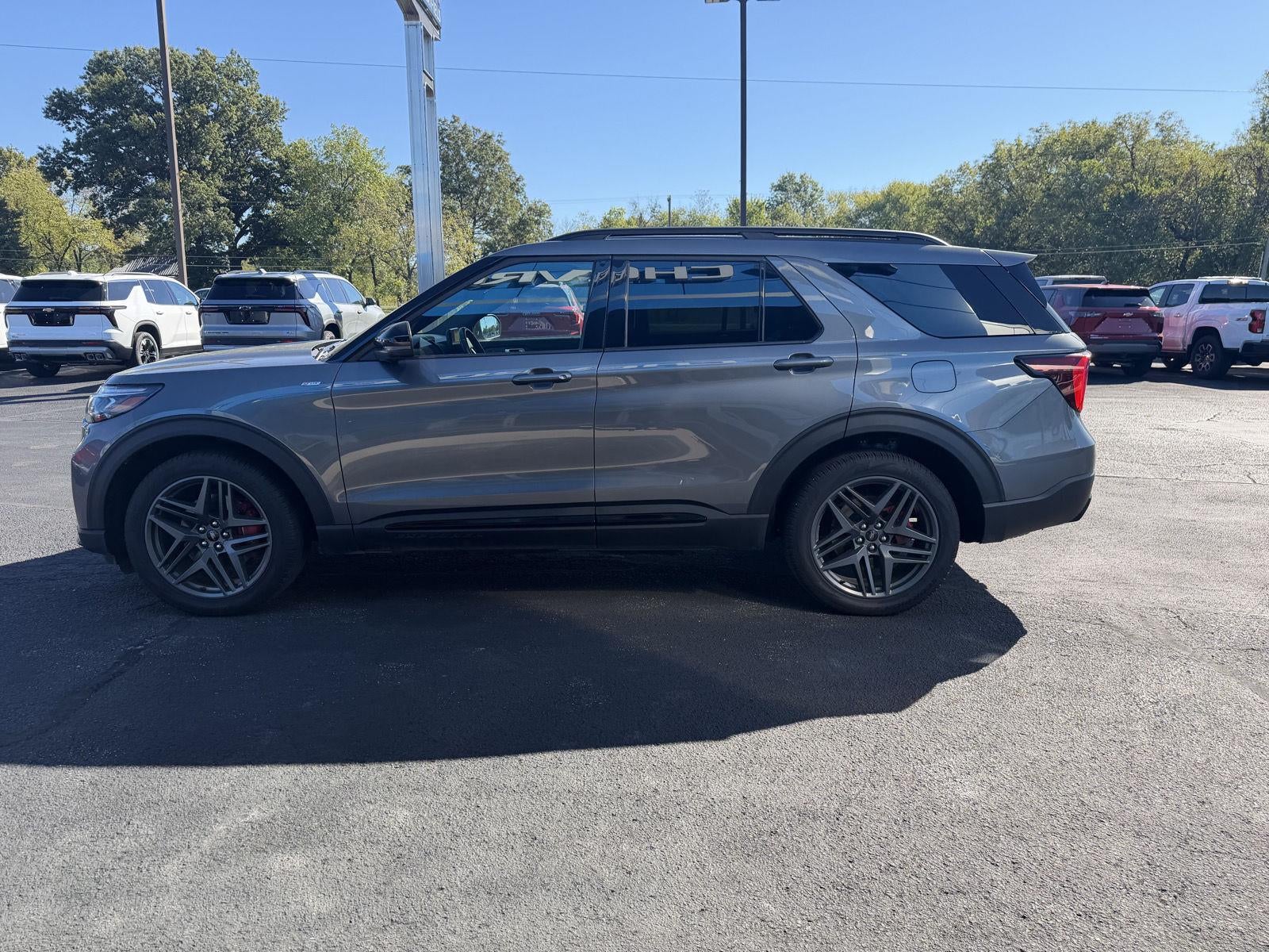 2025 Ford Explorer ST-Line