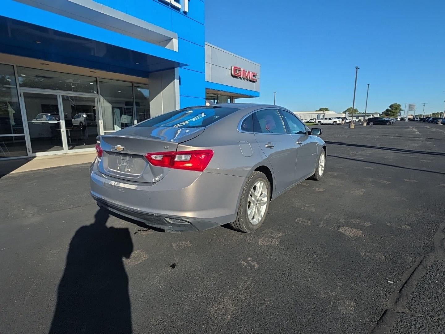 Used 2018 Chevrolet Malibu 1LT with VIN 1G1ZD5ST3JF114744 for sale in Frontenac, KS