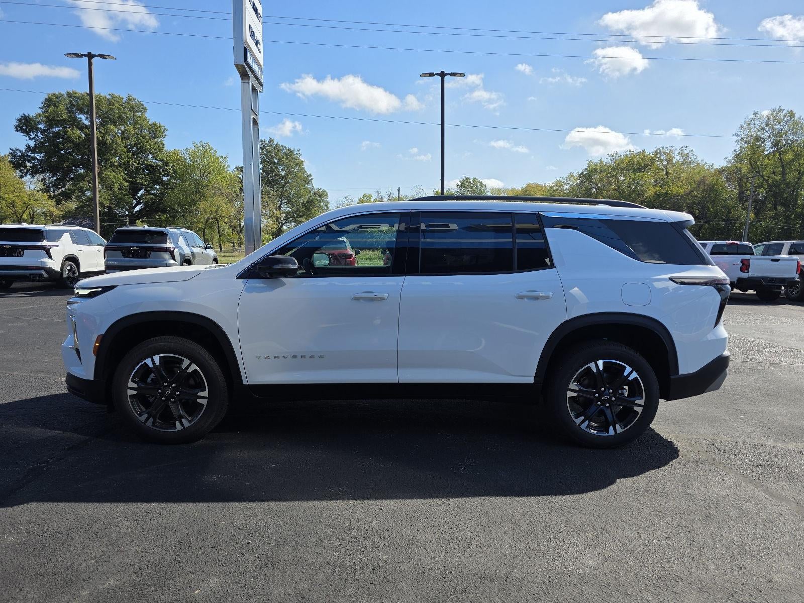 2027 Chevrolet Traverse LT