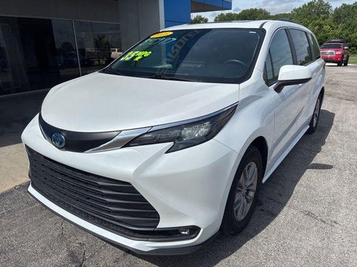 2025 Toyota Sienna XLE