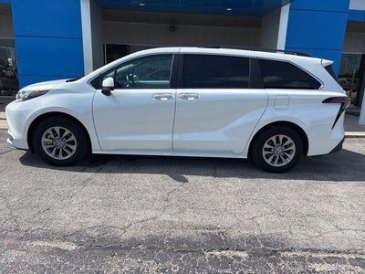 2025 Toyota Sienna XLE