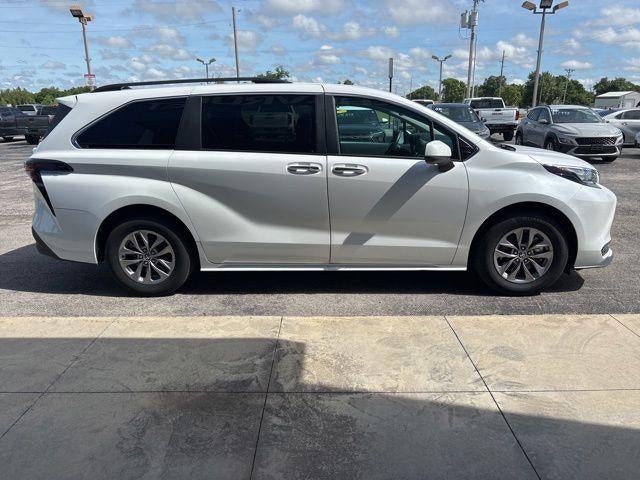 2025 Toyota Sienna XLE