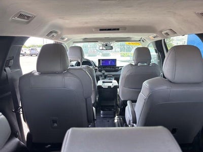 2025 Toyota Sienna XLE