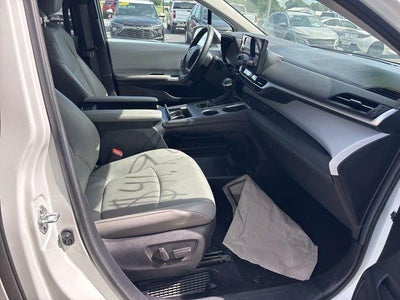 2025 Toyota Sienna XLE