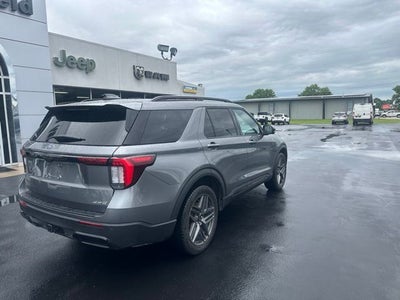 2025 Ford Explorer ST-Line