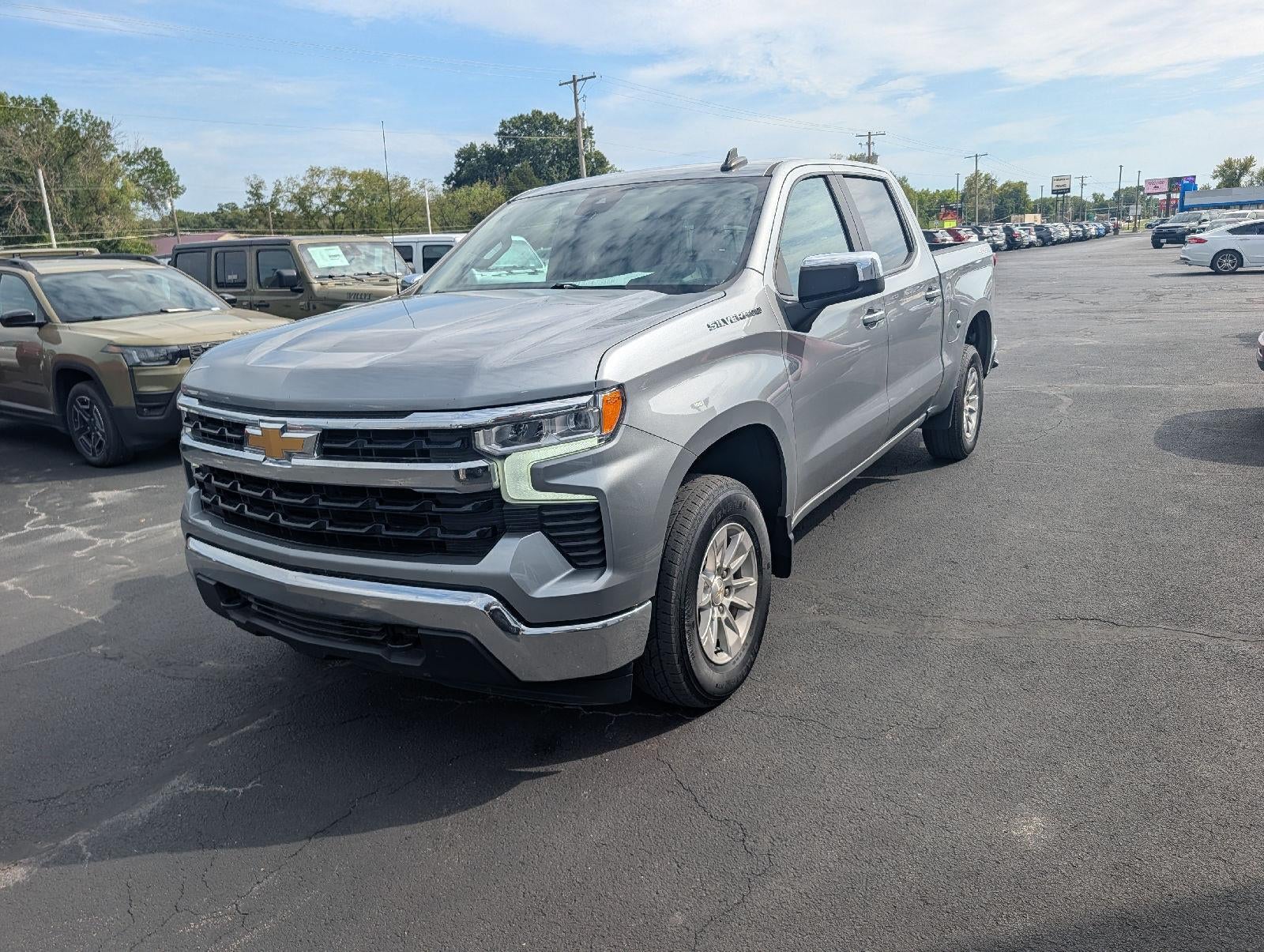 2023 Chevrolet Silverado 1500 4WD Crew Cab Standard Bed LT