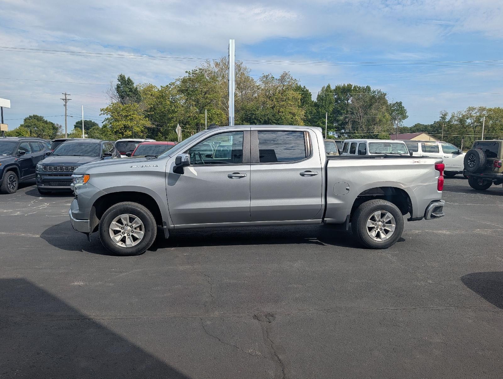 2023 Chevrolet Silverado 1500 4WD Crew Cab Standard Bed LT