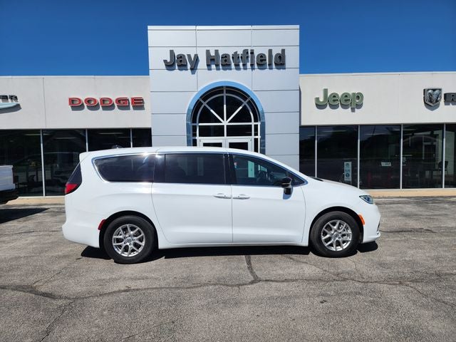 2025 Chrysler Pacifica Select