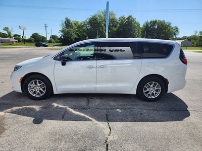 2025 Chrysler Pacifica Select