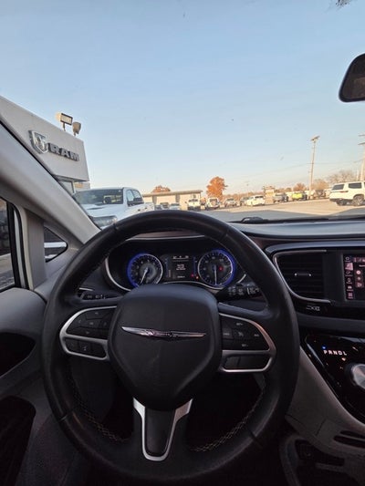 2022 Chrysler Voyager LX