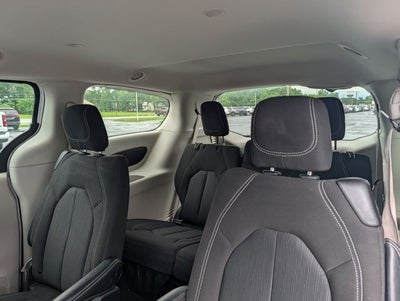 2022 Chrysler Voyager LX