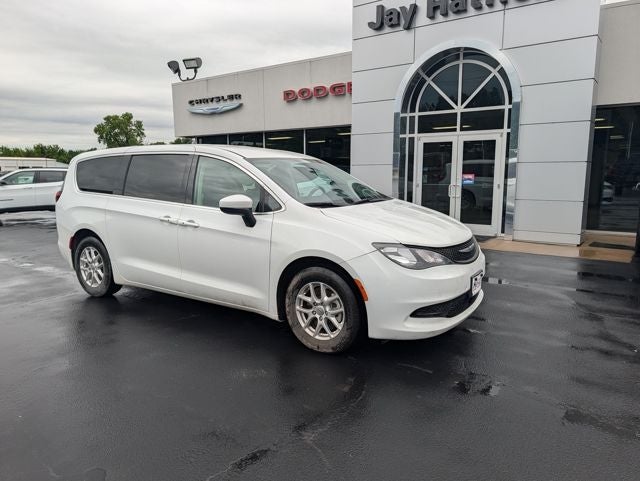 2022 Chrysler Voyager LX