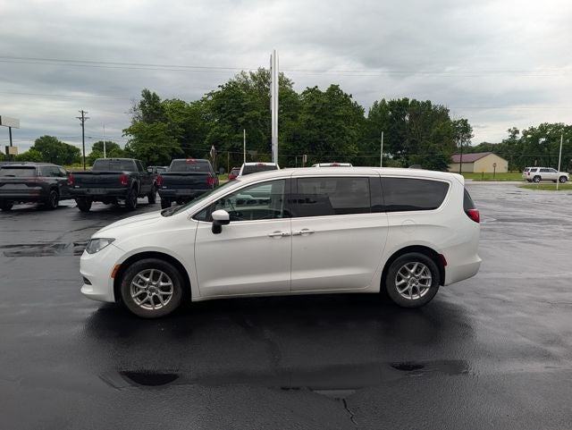 2022 Chrysler Voyager LX