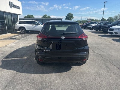 2024 Nissan Kicks S Xtronic CVT